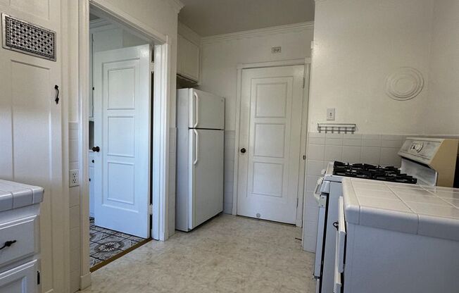 2 beds, 1 bath, $3,495, Unit 201