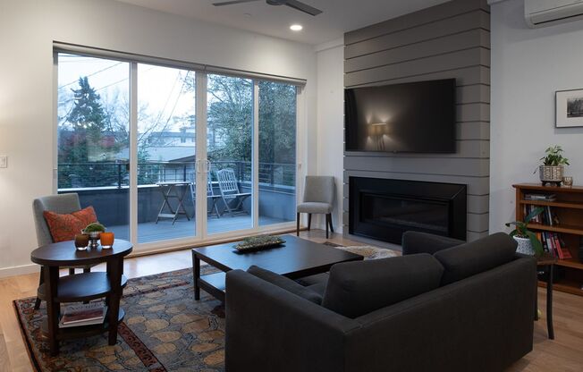 Immaculate, Kirkland Newer Construction - 4 Bed 3.5 Bath Townhome in Norkirk!
