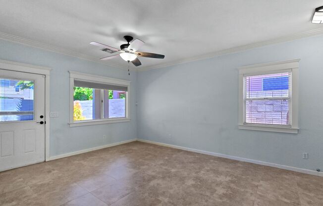 Clean and Cozy home in desirable Palm Valley!