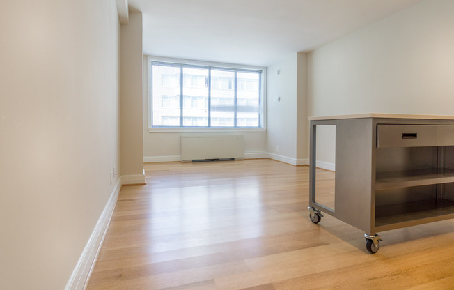 Studio, 1 bath, 469 sqft, $1,950, Unit 0104