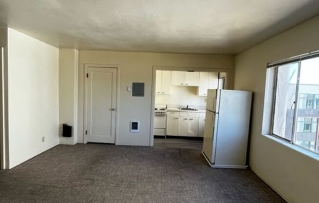 Studio, 1 bath, 348 sqft, $1,095, Unit 606B
