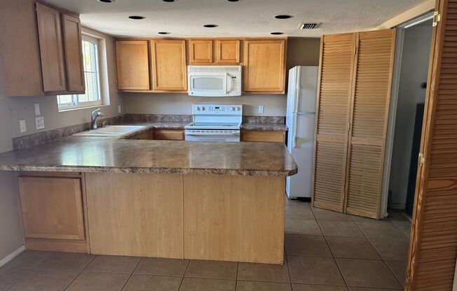 Centrally located 4 bedroom townhome