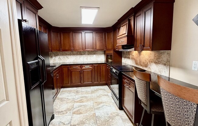 3 beds, 2 baths, 1,644 sqft, $4,600, Unit 711