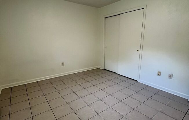 2 beds, 1 bath, 903 sqft, $1,290, Unit K-10