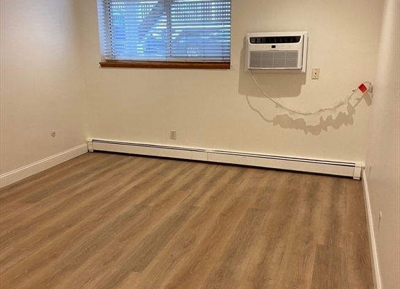 Studio, 1 bath, 380 sqft, $1,600, Unit 114