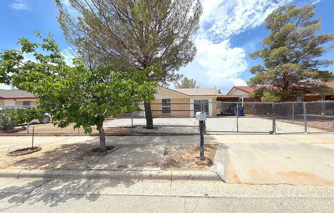 Northeast El Paso 4bed/3bath Refrig A/C w/2 masterbedrooms!