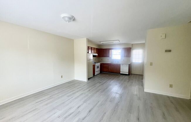 2 beds, 1 bath, 830 sqft, $1,195, Unit 652