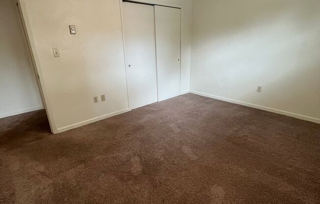 2 beds, 1 bath, 903 sqft, $1,170, Unit K-7