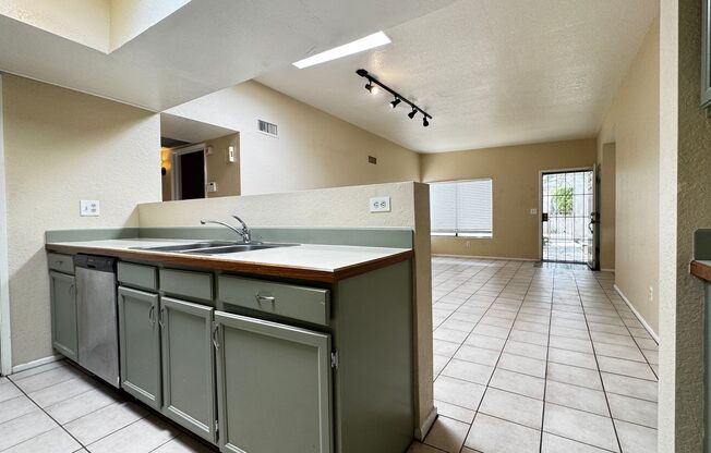 Central (Ft Lowell and Columbus) 2 bed, 2 bath townhouse with private yard and a/c!
