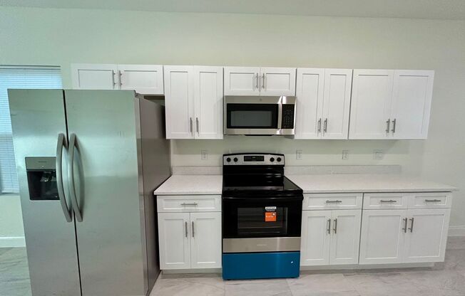 Brand-New 4-Bedroom Home with Modern Finishes and Convenient Orlando Access