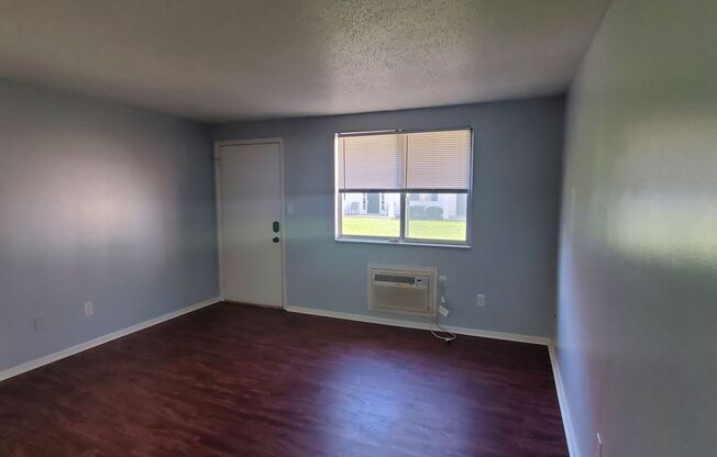 1 bed, 1 bath, 475 sqft, $749, Unit Unit 13