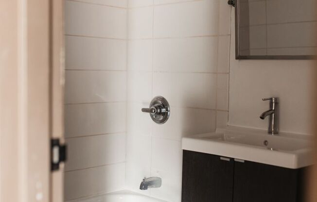 Studio, 1 bath, 422 sqft, $895, Unit 104