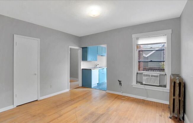1 bed, 1 bath, 700 sqft, $1,000, Unit 4