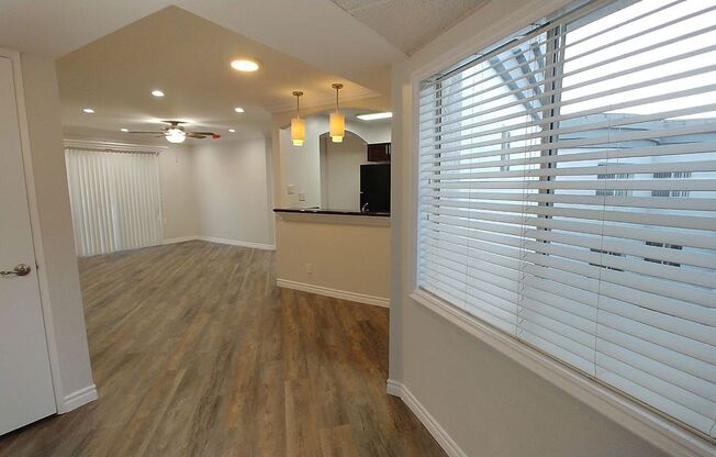 2 beds, 2 baths, 950 sqft, $2,850, Unit 320