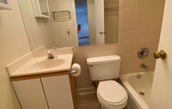 1 bed, 1 bath, $2,495