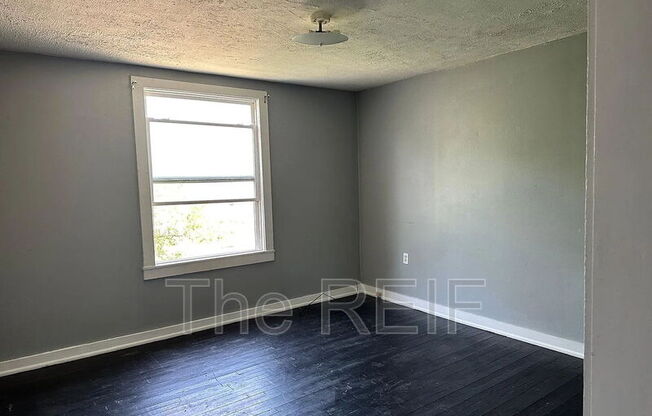 109 W MAPLE ST