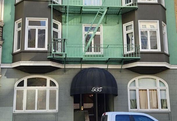 935 Pine Street