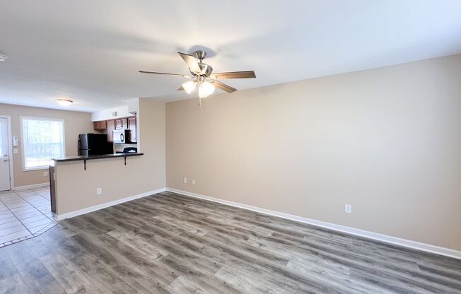 2 beds, 1.5 baths, $995, Unit 772-D Cherrybark Lane