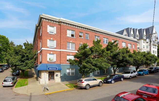 Studio, 1 bath, 400 sqft, $1,195, Unit B05