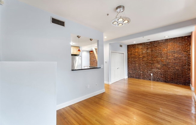 39 WORCESTER SQ