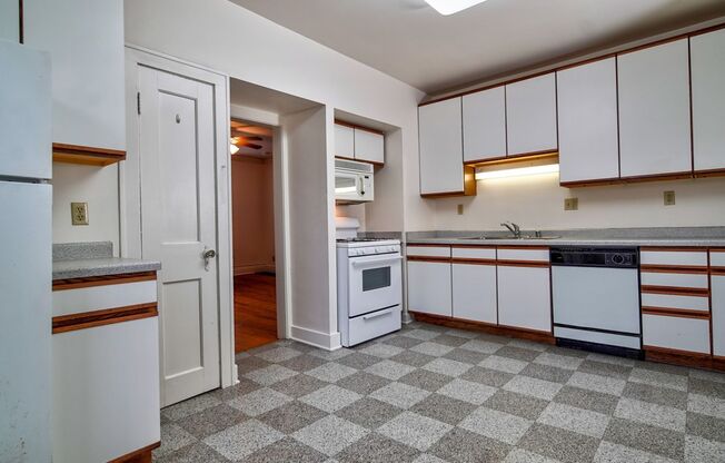 3 beds, 1 bath, $2,090