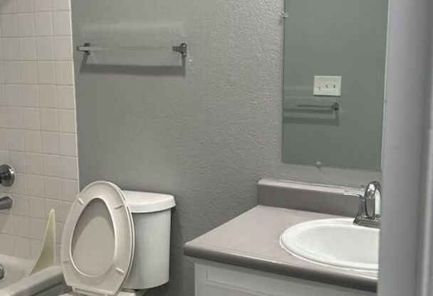 2 beds, 1 bath, 850 sqft, $1,550, Unit 1107 L7