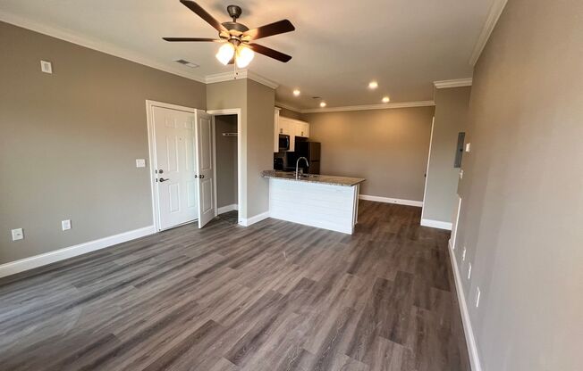 1 bed, 1 bath, 721 sqft, $885, Unit 721