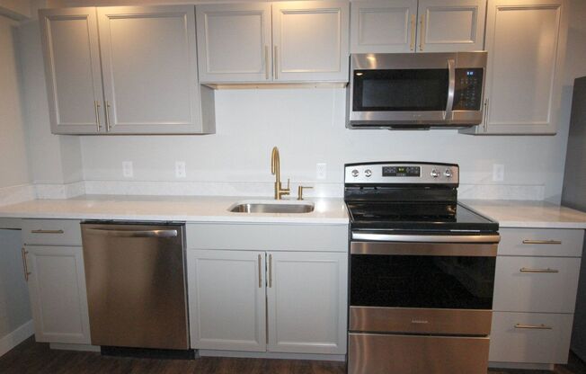 2 beds, 1 bath, $2,700, Unit Unit 2