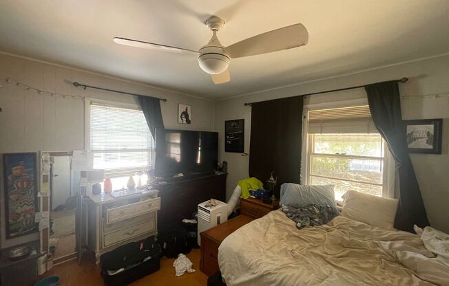 2 beds, 1 bath, $2,300, Unit #A