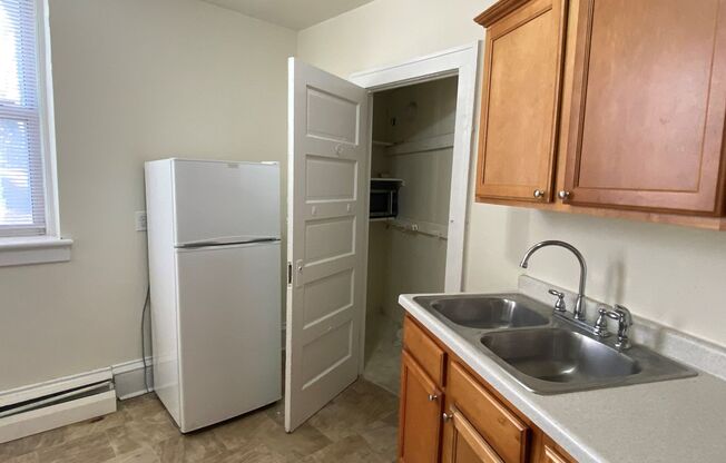 1 bed, 1 bath, 500 sqft, $910, Unit 23B