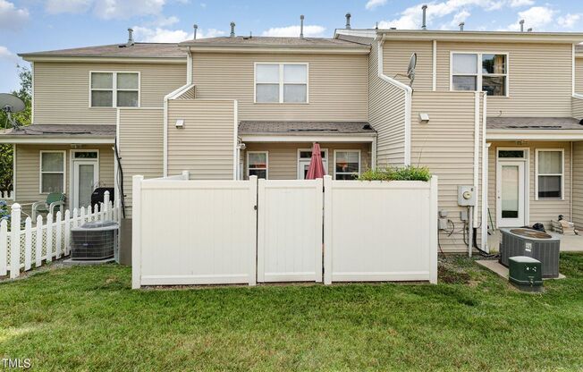 Beautifully Updated Townhome Near Historic Downtown Apex