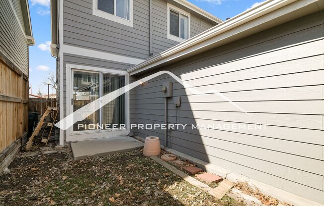 3 beds, 2.5 baths, $2,525