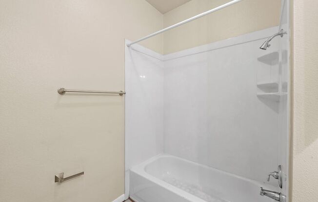 3 beds, 2 baths, $2,400, Unit #B