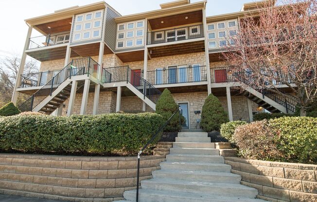 Beautiful townhouse, Gorgeous Views of Downtown Cincinnati from Multiple Balconies, Two-Car Garage