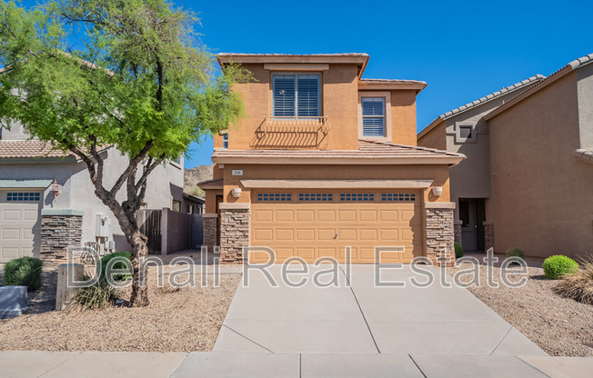 226 E REDWOOD LN