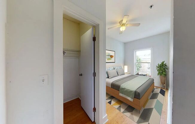 Large, sunny 3 bed available right near campus - ONLY PAY ELECTRIC - AVAILABLE 8/1
