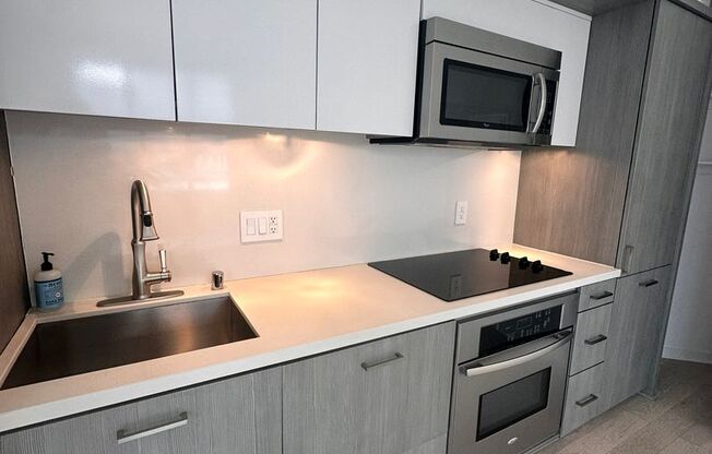 DOWNTOWN GEM | Modern Two-Level Loft with Private Patio & Rooftop Deck