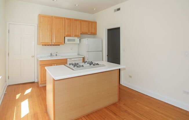 2 beds, 1 bath, 875 sqft, $2,995, Unit 3846-3