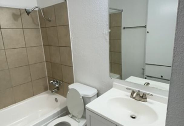 2 beds, 1 bath, 853 sqft, $1,425, Unit 607