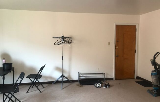 2 beds, 1 bath, 950 sqft, $1,325, Unit 5600 Fifth D209