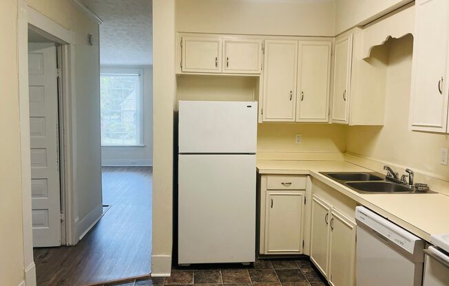 2 beds, 1 bath, 886 sqft, $995, Unit 201 Alford St Unit B