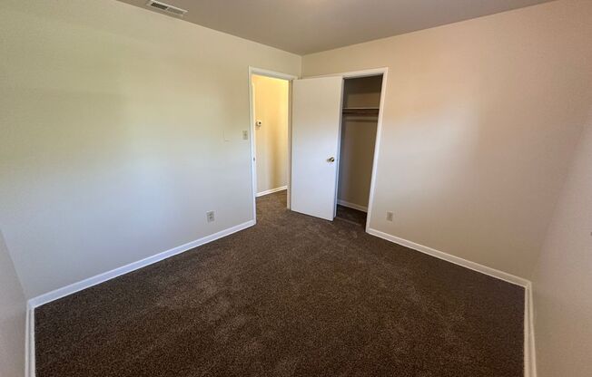 2 beds, 1 bath, 926 sqft, $935, Unit B15