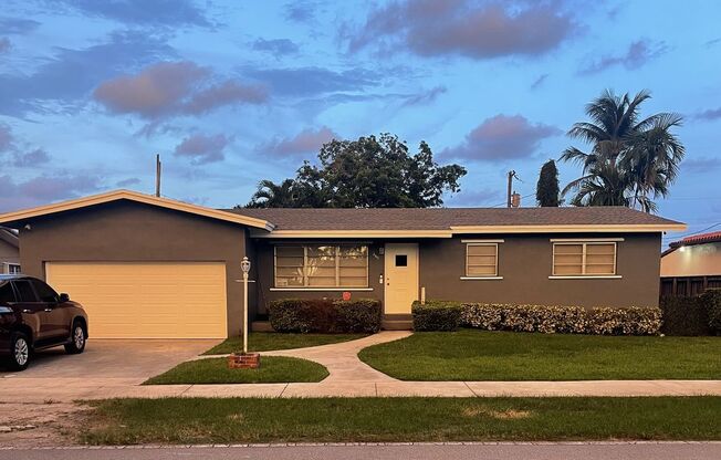 Beautiful renovated 3/2 home in Westchester