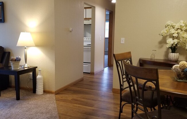 2 beds, 1 bath, 749 sqft, $1,100, Unit 105403