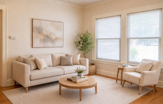 Studio, 1 bath, 300 sqft, $1,100, Unit 203