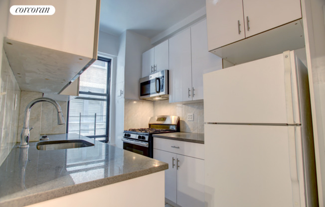 315 W 102 ST