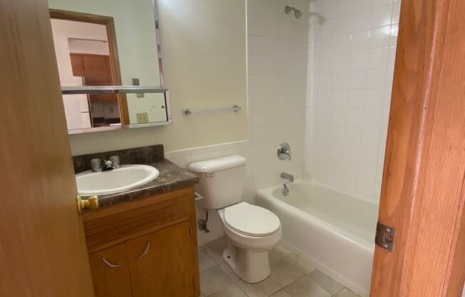 1 bed, 1 bath, $925, Unit 0907 Unit 4