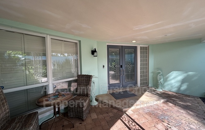 301 PALM DR
