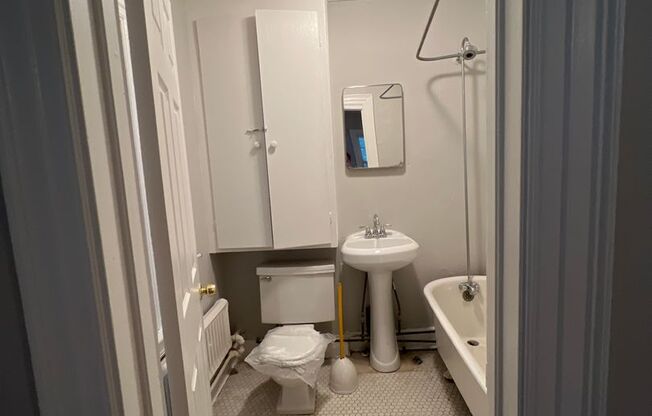 Studio, 1 bath, 150 sqft, $825, Unit 67-G