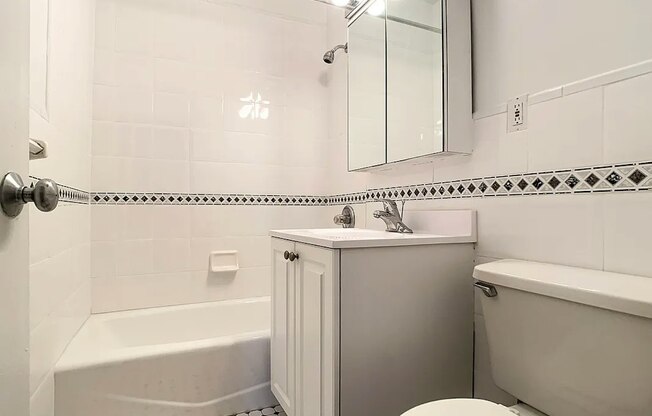 Studio, 1 bath, $4,000, Unit 18B